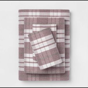 Twin XL comforter and sheets